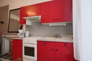 Microwave, oven, stovetop, coffee/tea maker