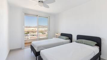 2 slaapkamers, een strijkplank/strijkijzer, wifi, beddengoed