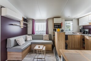 TV, tavolo da ping pong