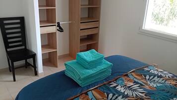 3 bedrooms, iron/ironing board, WiFi, bed sheets