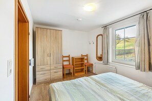 2 bedrooms, WiFi, bed sheets - Apartment 'Gänseblümchen' with Shared Terrace and Wi-Fi (Schmallenberg)