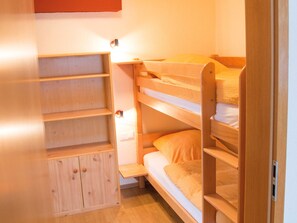 2 bedrooms, WiFi, bed sheets