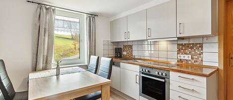 Réfrigérateur, four, plaque de cuisson, lave-vaisselle