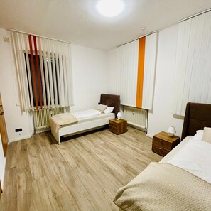 3 bedrooms, iron/ironing board, WiFi, bed sheets