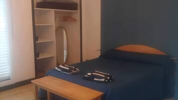 2 chambres, fer et planche Ă repasser, draps fournis