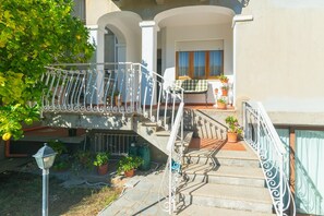 Property grounds - "La Casa in Gallura" ground floor apartment (Calangianus)