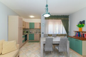 Fridge, microwave, oven, stovetop - "La Casa in Gallura" ground floor apartment (Calangianus)