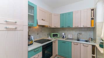 Frigorífic, microones, forn i placa de cuina