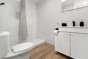 Doccia, asciugacapelli, asciugamani