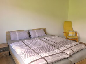2 habitaciones, tabla de planchar con plancha, wifi y ropa de cama 
