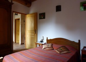 5 bedrooms, iron/ironing board, WiFi