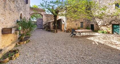 Chambre Rose mit Pool und Garten