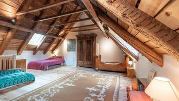 3 bedrooms, iron/ironing board, bed sheets