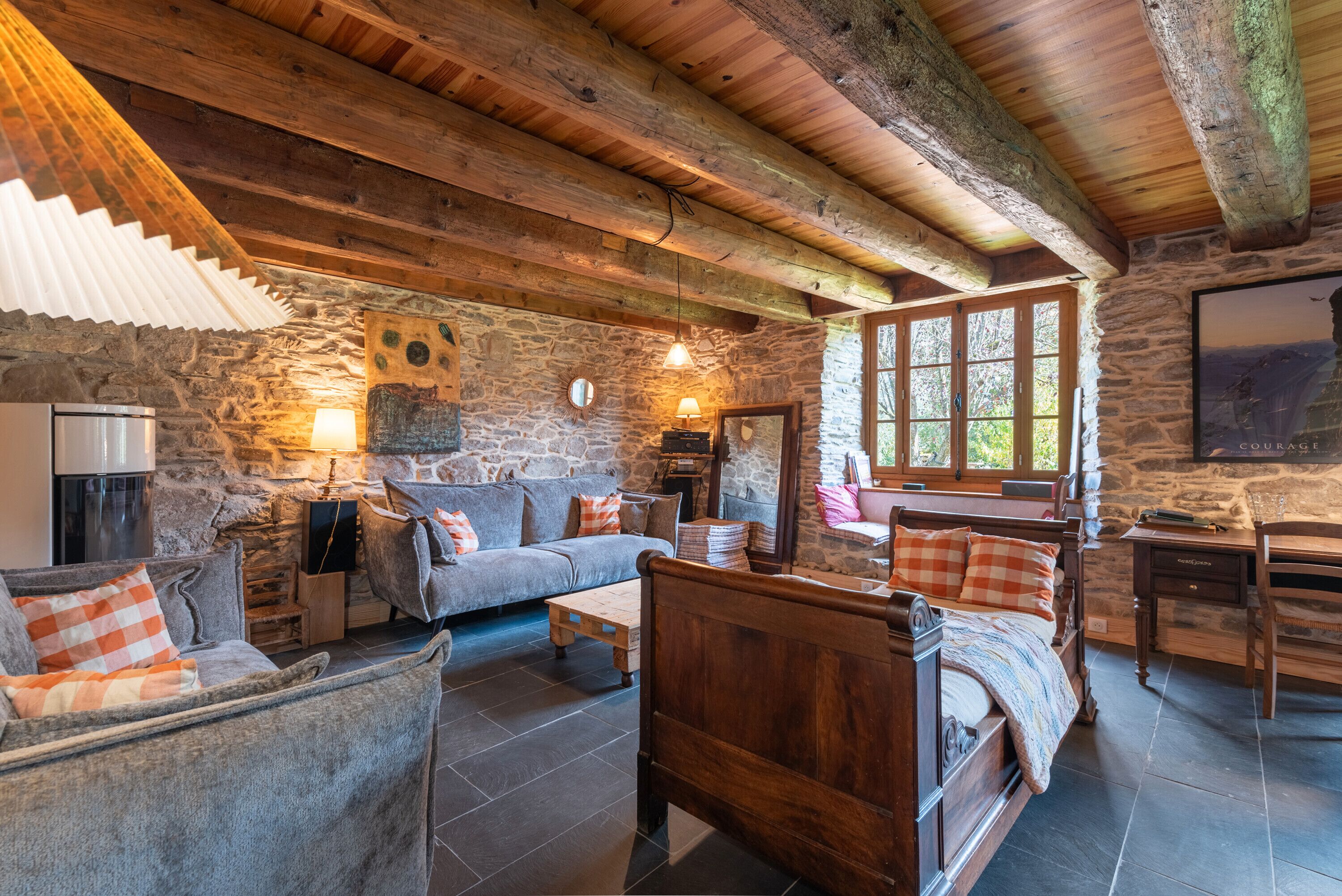 壁爐、乒乓球設施、音響