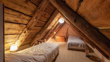 3 bedrooms, iron/ironing board, bed sheets