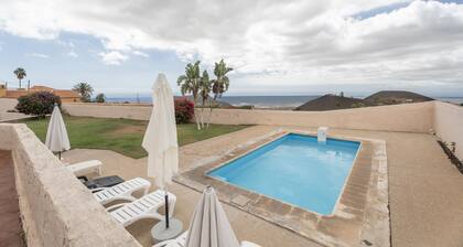 Holiday Home 'El Pinito' with Sea View, Wi-Fi and Air Conditioning