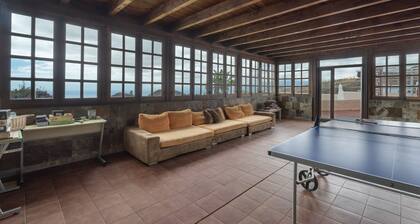 Holiday Home 'El Pinito' with Sea View, Wi-Fi and Air Conditioning