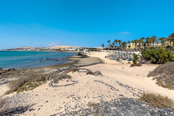 Una playa cerca