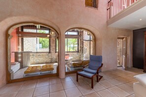 Interior - Holiday Home 'Mas Le Bragalou' with Mountain View, Private Pool and Wi-Fi (Courry)