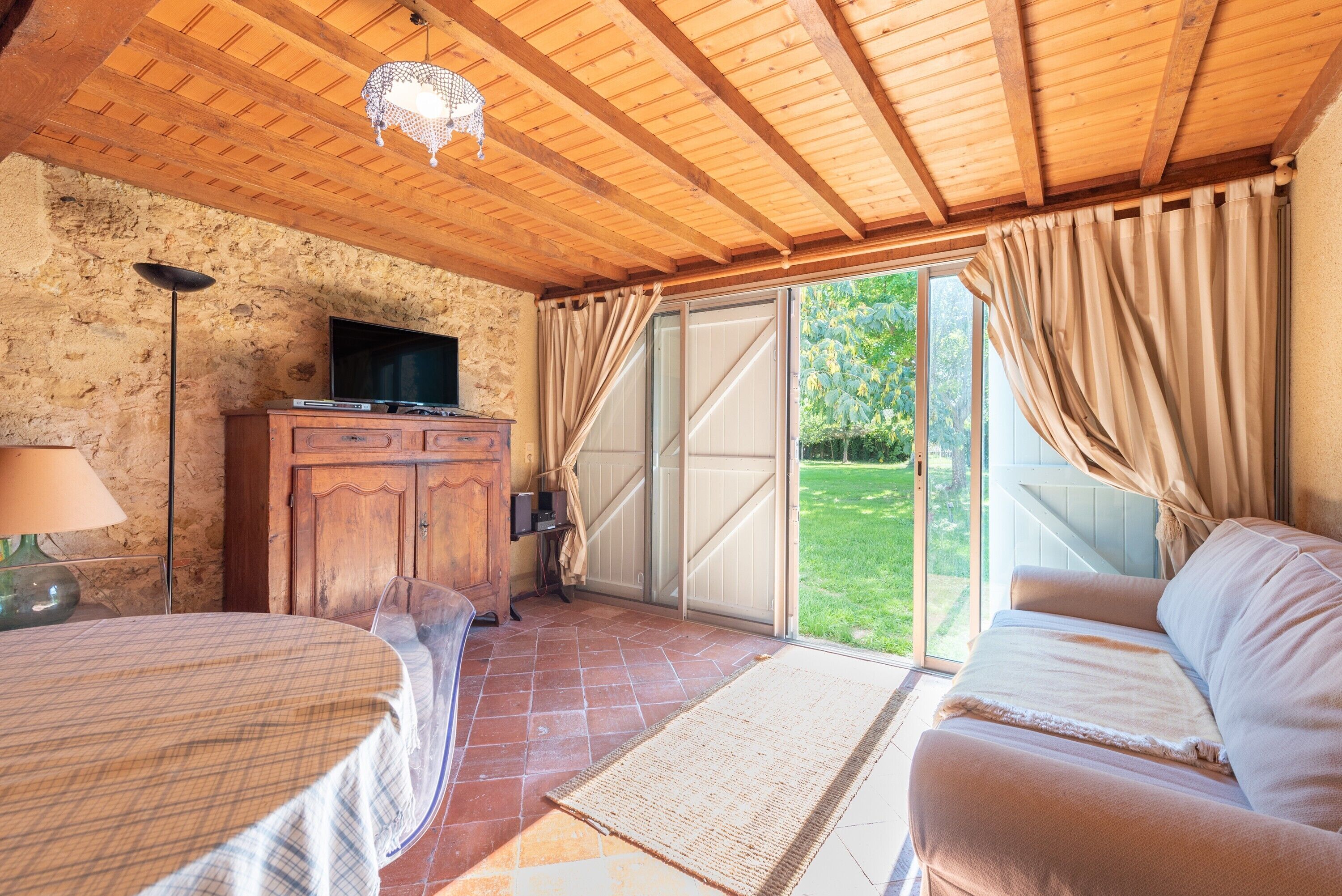 Chimenea y tenis de mesa 