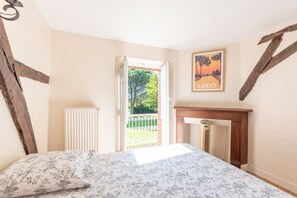 4 bedrooms, WiFi, bed sheets