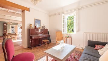 Chimenea y tenis de mesa