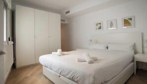 3 Schlafzimmer, Schreibtisch, Bügeleisen/Bügelbrett, kostenloses WLAN