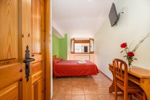 Room - Room 'Habitación Doble' with Mountain View, Wi-Fi and Air Conditioning (Conques)