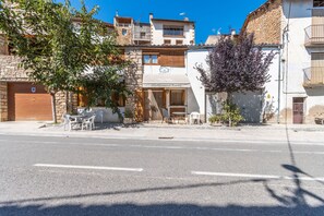 Exterior - Room 'Habitación Doble' with Mountain View, Wi-Fi and Air Conditioning (Conques)