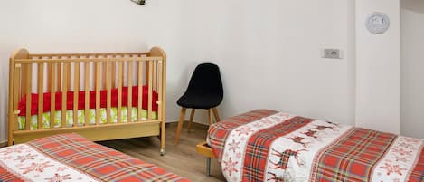 3 habitaciones, escritorio, wifi y ropa de cama