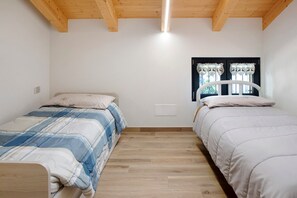 3 quartos, escrivaninha, Wi-Fi, roupa de cama