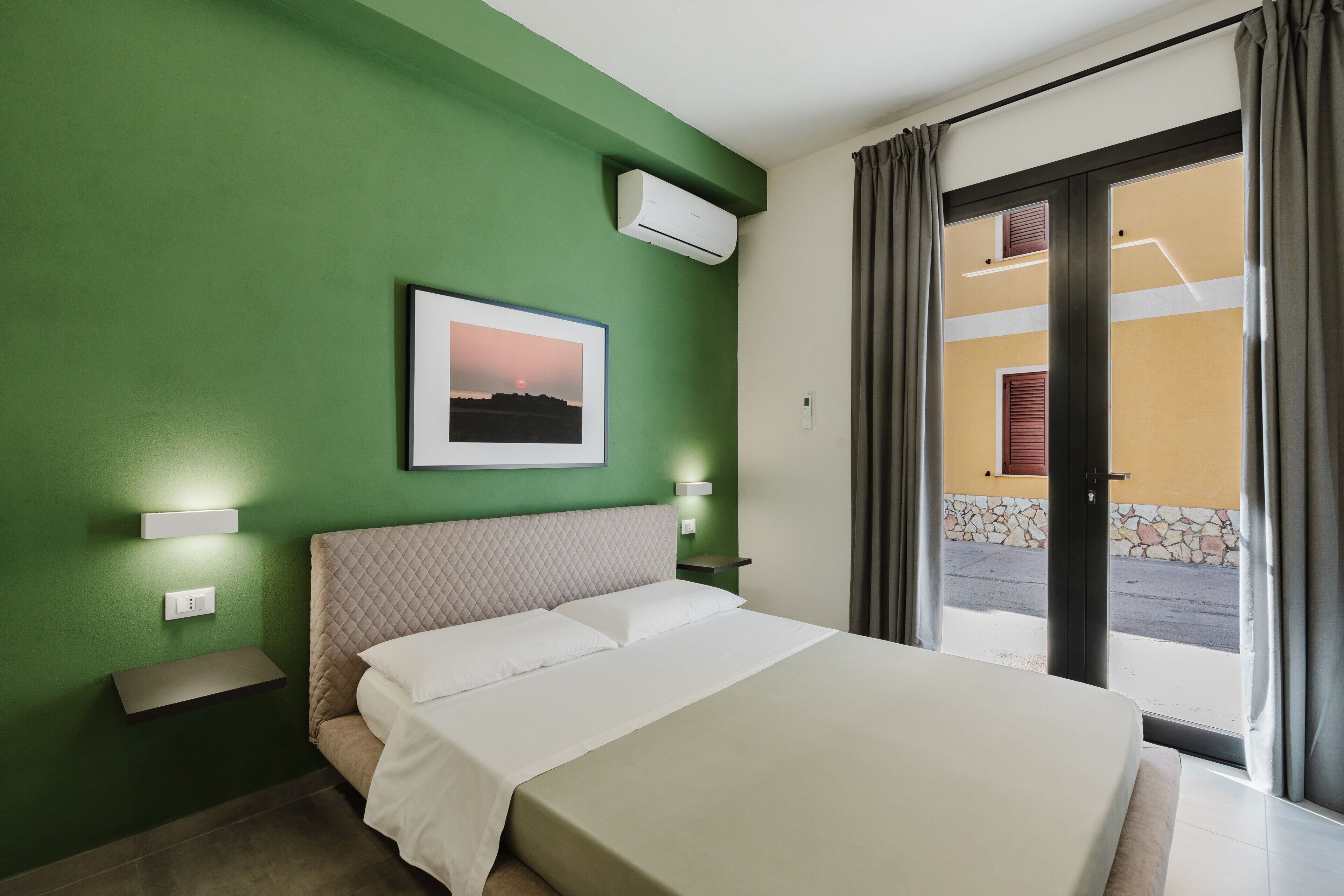 1 habitación, tabla de planchar con plancha, wifi y ropa de cama 