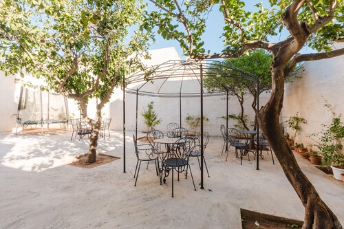 Habitación 'Levante' con Jardín Compartido, Wi-Fi y Aire Acondicionado