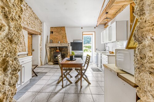 Holiday Home 'D'Amélie' with Shared Terrace, Shared Garden and Wi-Fi