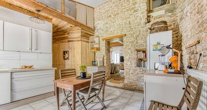 Holiday Home 'D'Amélie' with Shared Terrace, Shared Garden and Wi-Fi