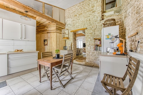 Holiday Home 'D'Amélie' with Shared Terrace, Shared Garden and Wi-Fi