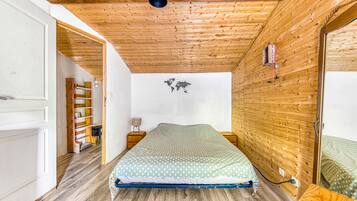 2 slaapkamers, een strijkplank/strijkijzer, wifi, beddengoed