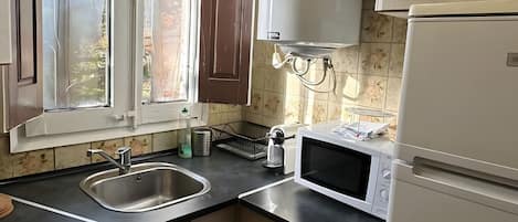 Geladeira, micro-ondas, fogão, cooktop