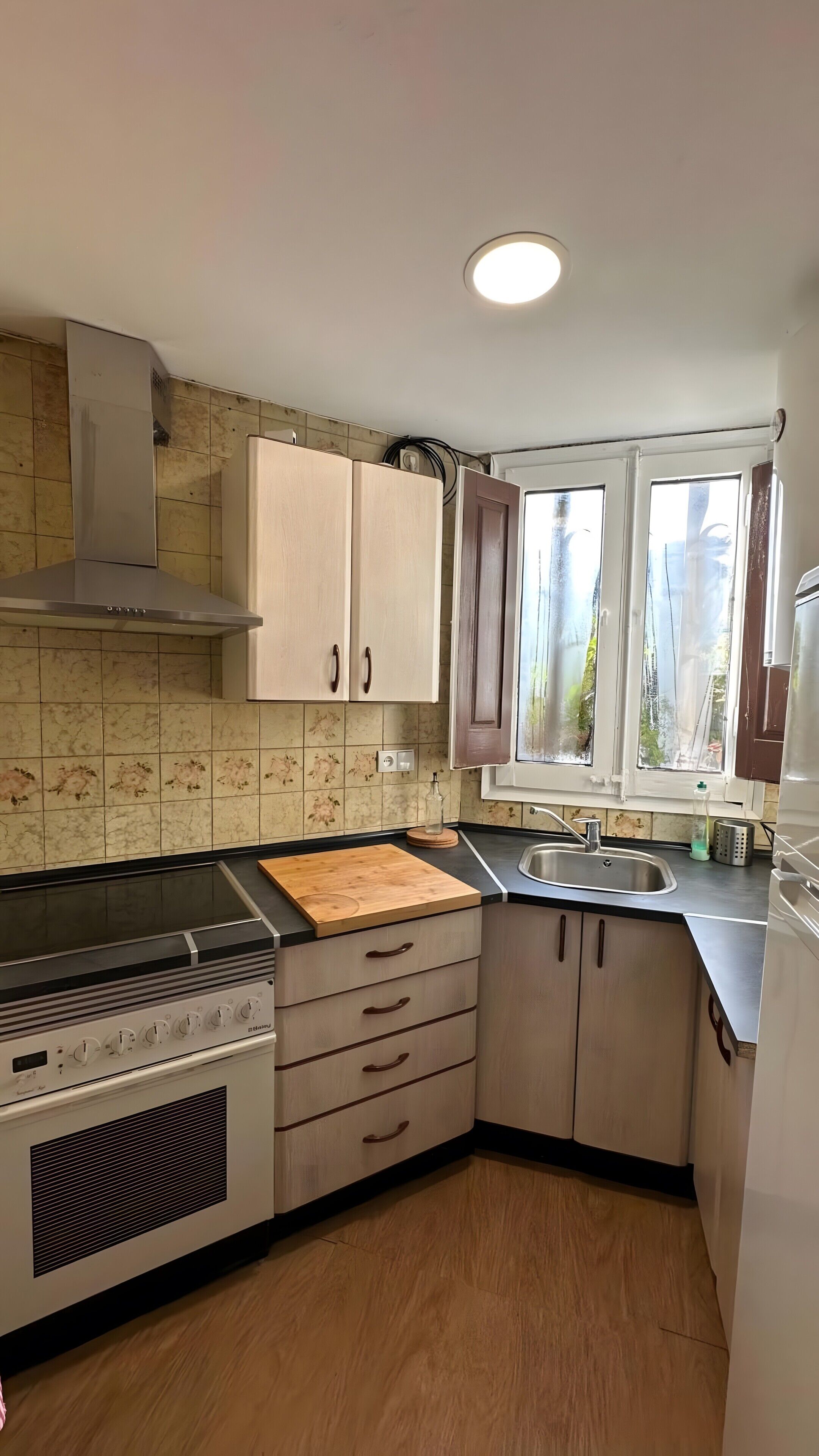 冰箱、微波炉、烤箱、炉灶