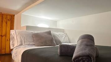 2 habitaciones, tabla de planchar con plancha, wifi y ropa de cama