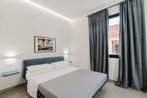 1 dormitorio, tabla de planchar con plancha, wifi y ropa de cama