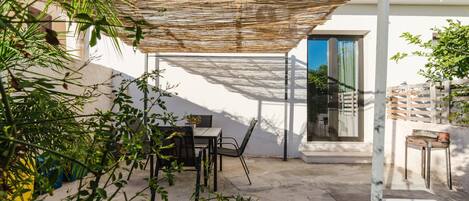 تناول الطعام بالخارج