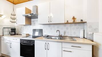 Frigorífic, microones, forn i placa de cuina