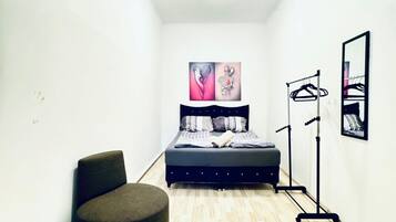 1 bedroom, bed sheets