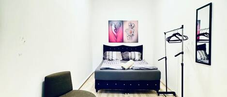 1 bedroom, bed sheets