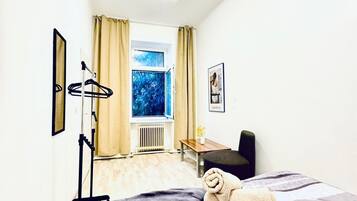 1 bedroom, bed sheets