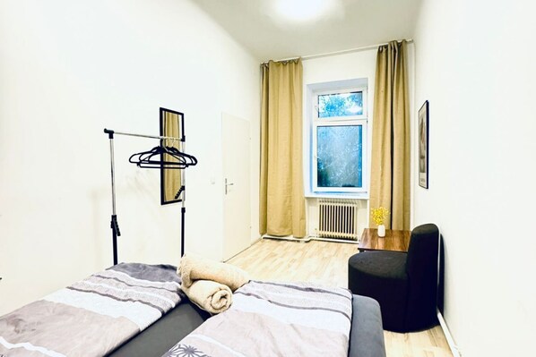 1 bedroom, bed sheets