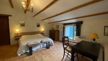 3 bedrooms, iron/ironing board
