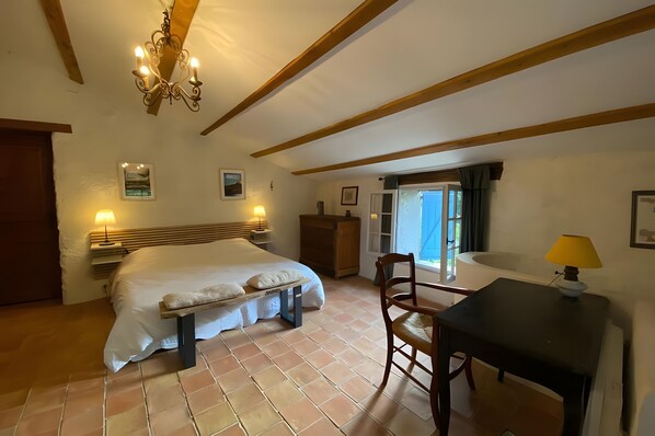 3 bedrooms, iron/ironing board