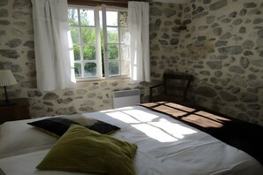 3 bedrooms, iron/ironing board